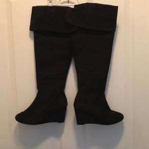 🥾 Black Swede Knee High Wedge Boots WB11